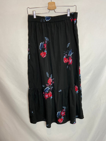 VERO MODA. Falda midi negra flores T.M