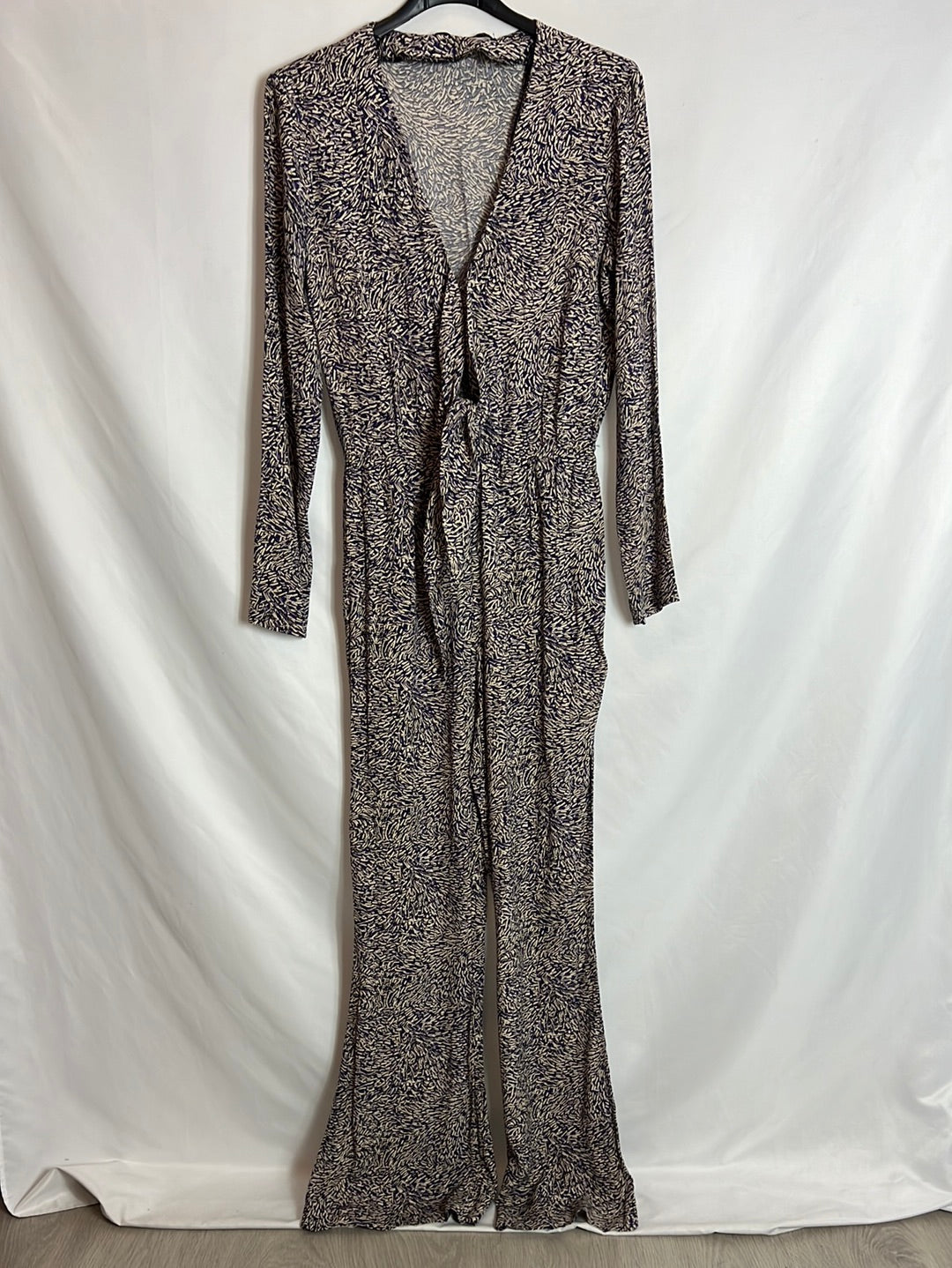 ZARA. Long flowing printed jumpsuit with bow. TS