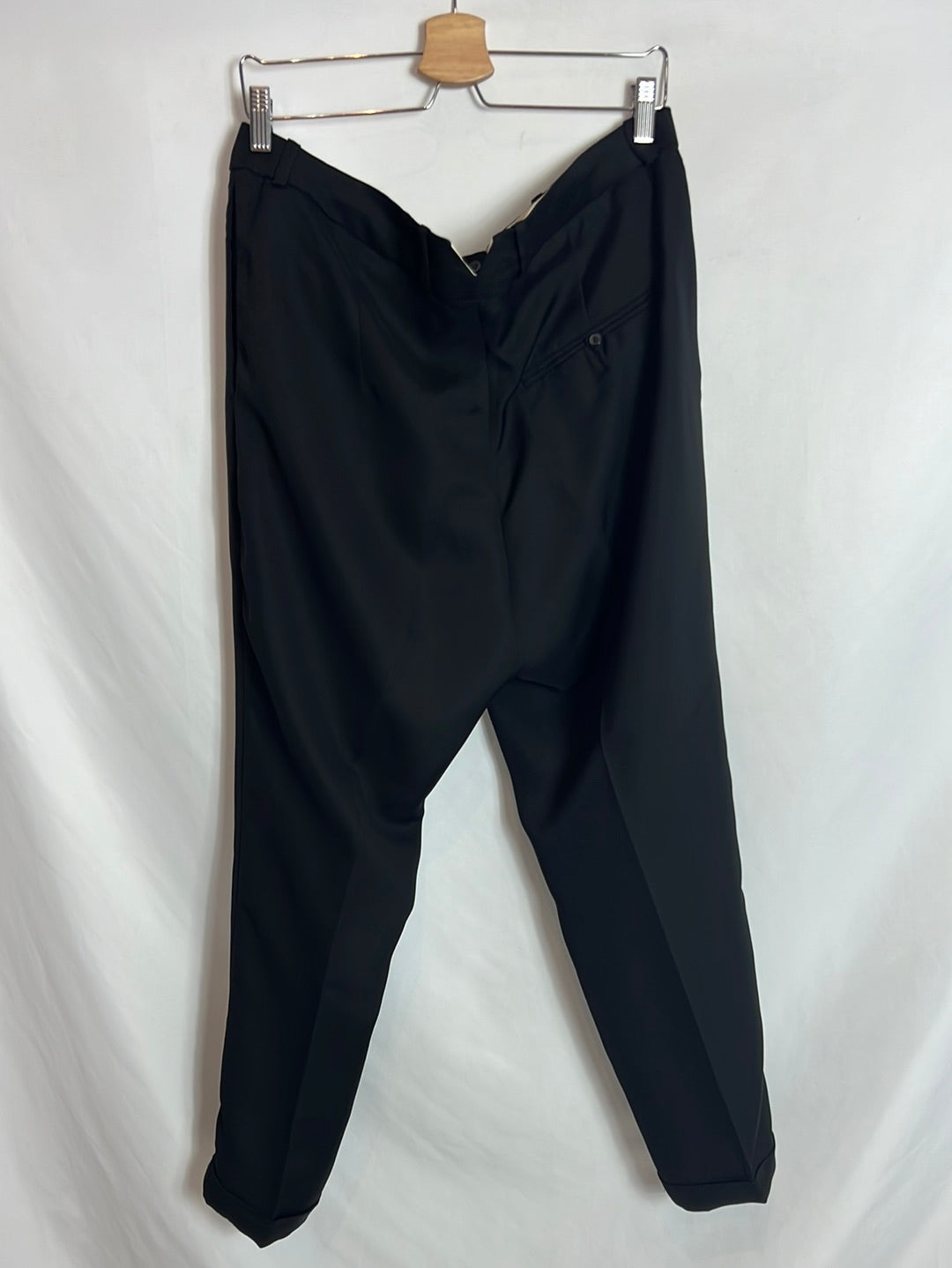 H&amp;M. Black pleated trousers. Size 46