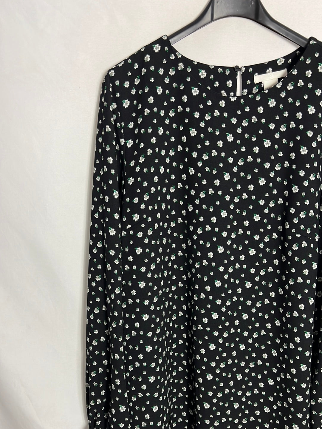 H&M. Vestido corto negro flores. T 40