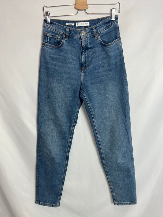 MANGO. Pantalones denim mom fit. T 36