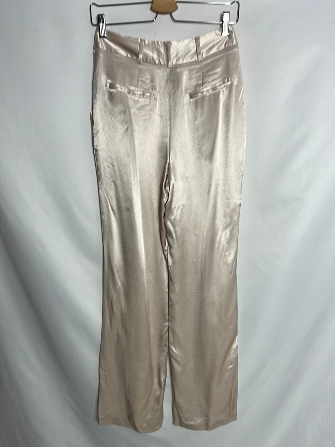PRIMARK. Pantalones beige satinados. T 38