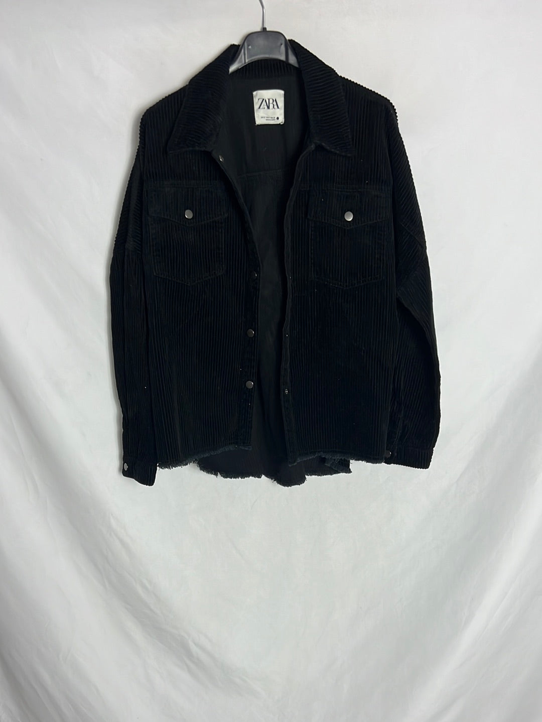 ZARA.Sobre camisa pana negraoscuro. T M