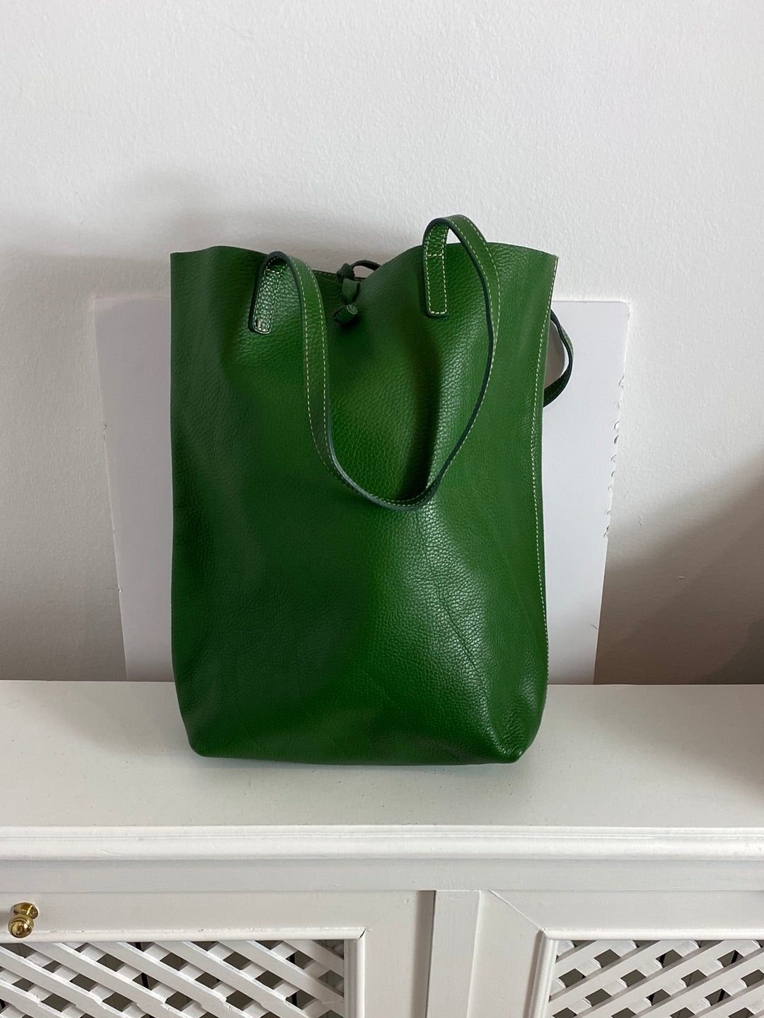 OTRAS. Bolso de hombro verde
