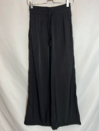 TRK. Pantalón negro fluido T.m