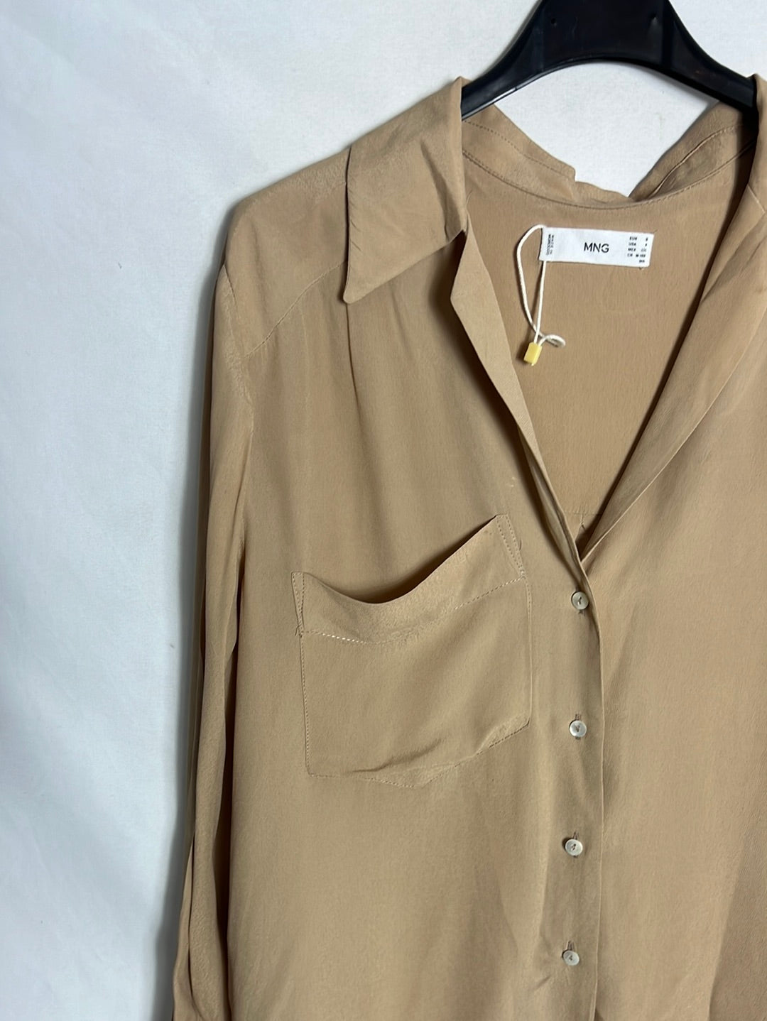 MANGO. Beige flowy blouse with pocket. TS