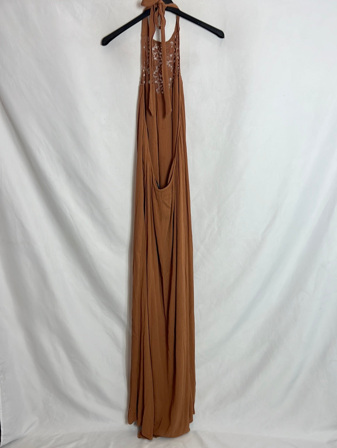 FOREVER 21. Halter Neck Long Dress. TM Hibuy market FOREVER 21. Halter Neck Long Dress. TM Hibuy market