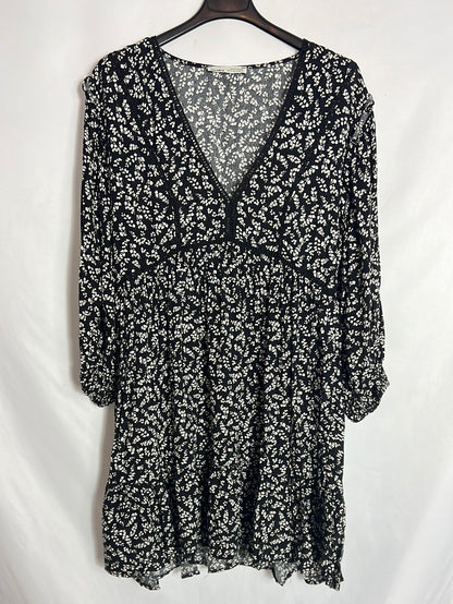 PULL&BEAR. Vestido negro flores blancas. T S