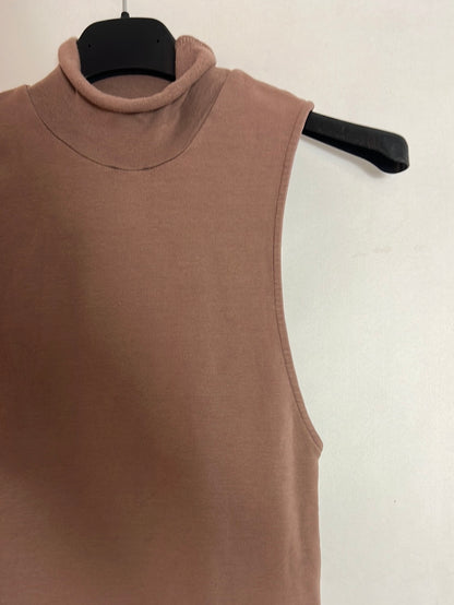 ZARA. Top cuello alto algodón marrón.  T S