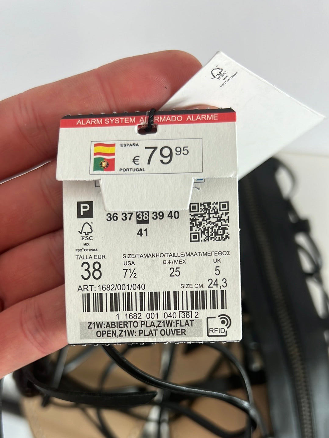 ZARA. Sandalia negra romana T.38