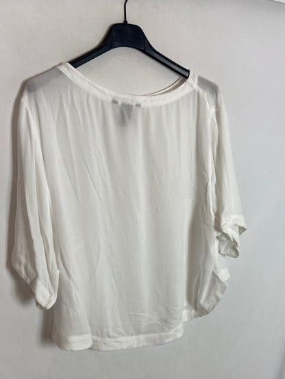 H&amp;M. White oversized top. T.XS