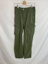 Bershka. Pantalones cargo verde militar. T.38
