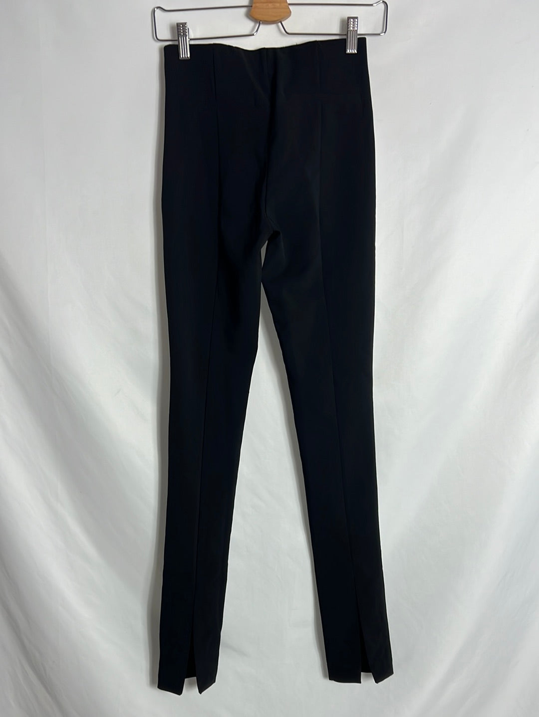 ZARA. Pantalón negro ajustado estilo leggins. T XS