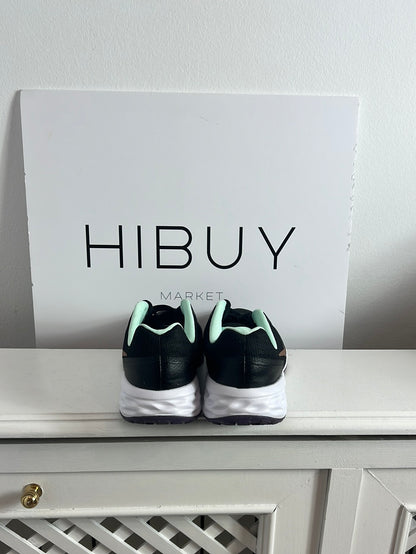 NIKE. Zapatillas negras detalles T.38