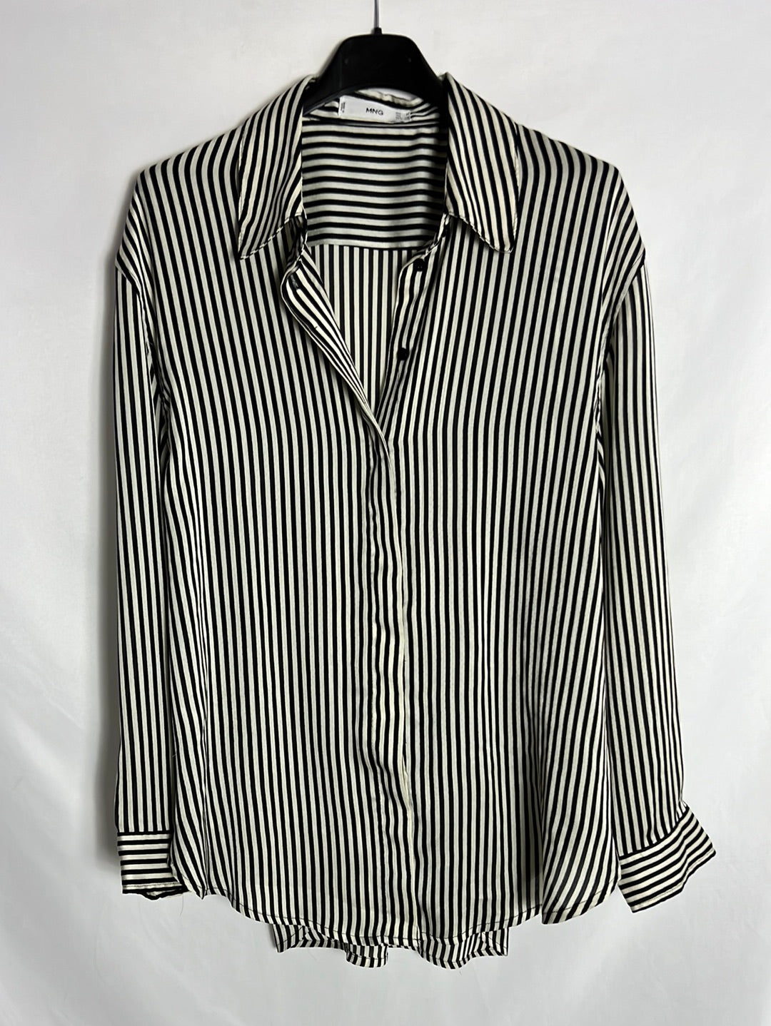 MANGO. Blusa fluida rayas beige y negra. T S