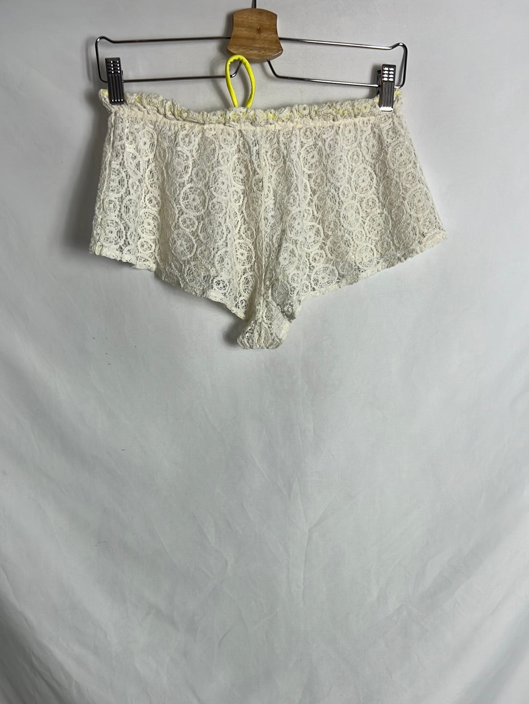 EBERJEY. Shorts crochet beige. T S/M