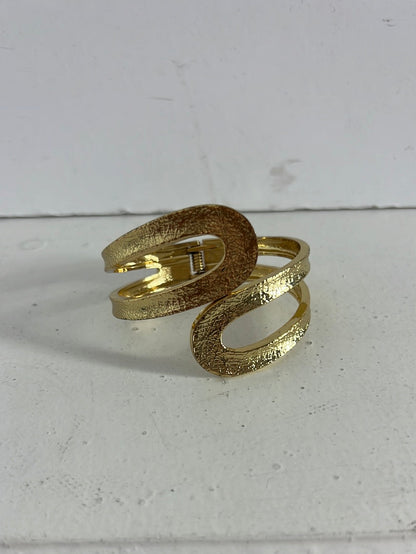 OTRAS. Pulsera dorada cruzada