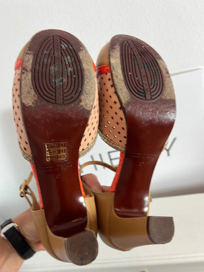 CHIE MIHARA. Zapatos beige troquelados T.37