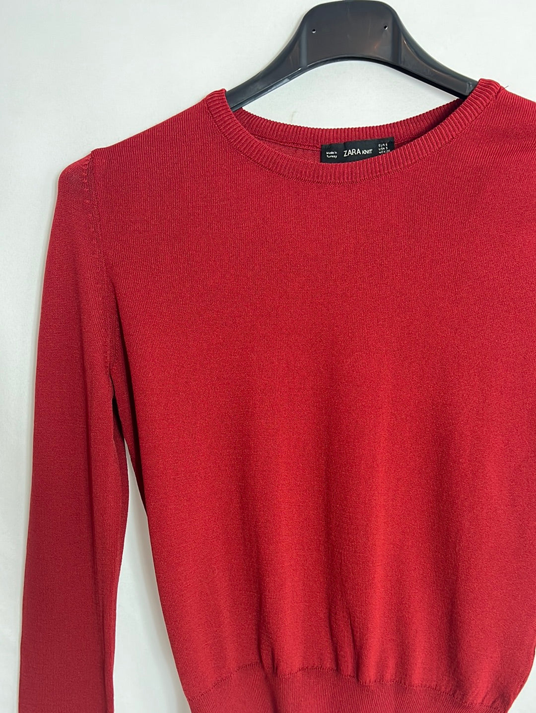 ZARA. Red fine sweater. TS