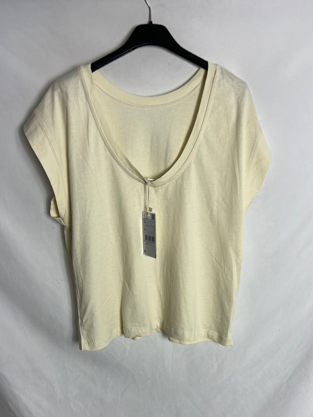 MANGO. Light yellow low-back T-shirt. XS