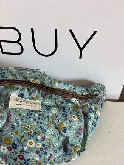 BAGS GARDEN. Riñonera estampada impermeable