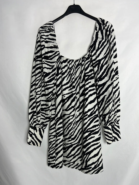 ZARA. Short black and white printed dress. TS