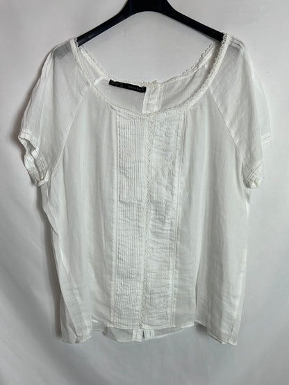 ZARA. Linen top with lace detail. Size XL