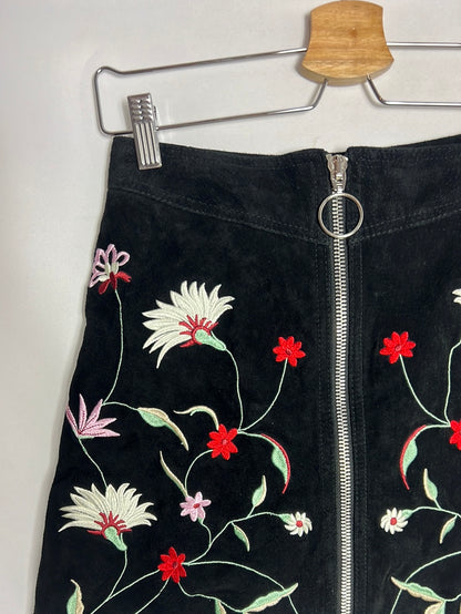 ZARA. Black leather skirt with embroidered flowers. Size XS