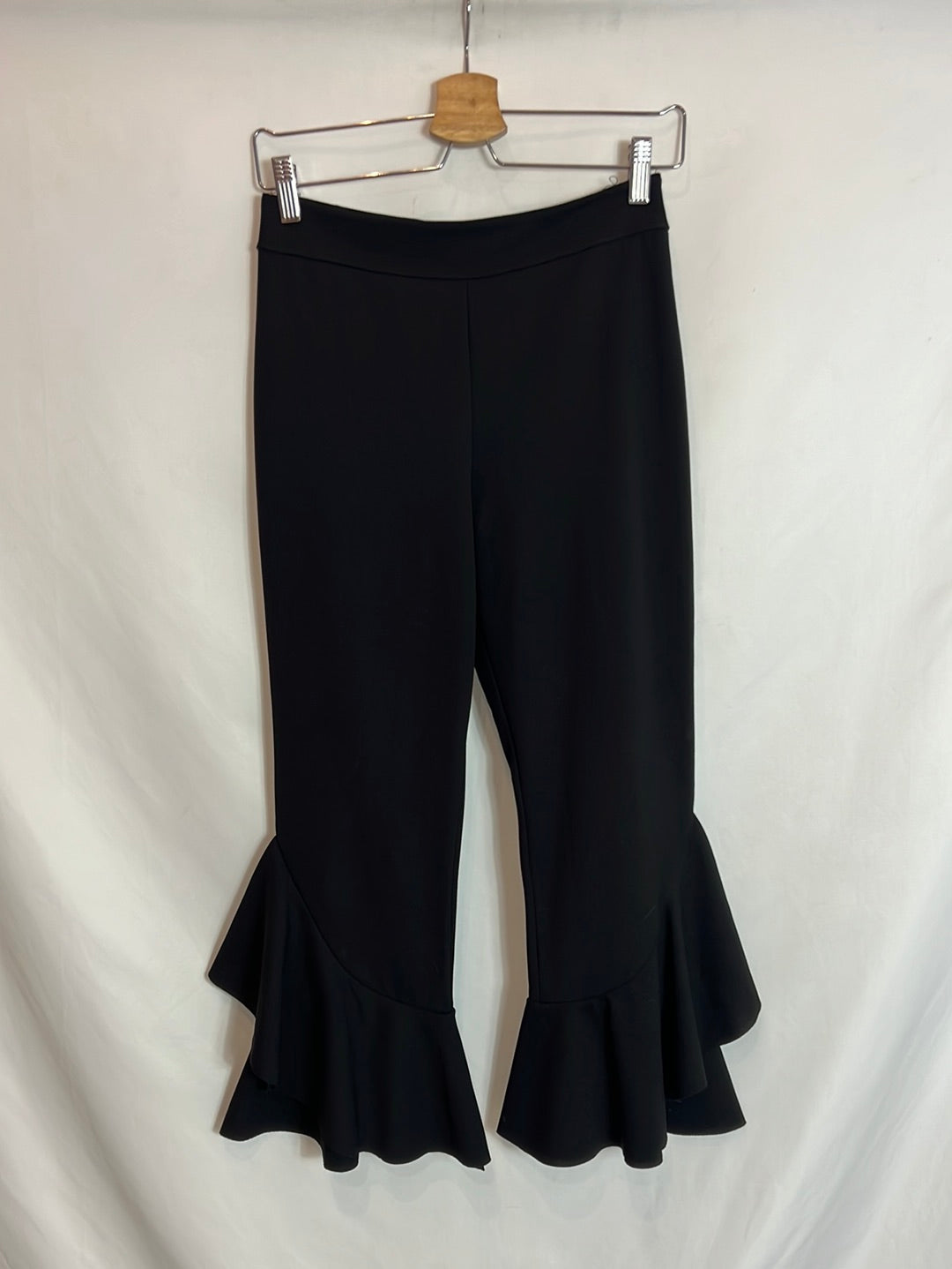 SENSE. Pantalón negro volantes T.m