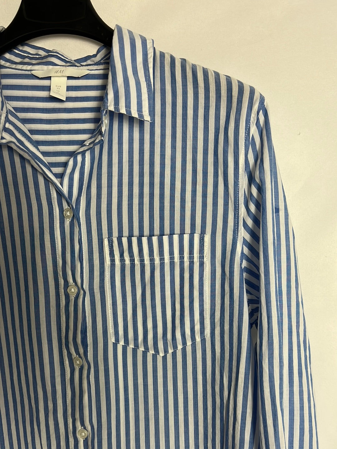 H&M. Camisa rayas azul y blanca. T 34