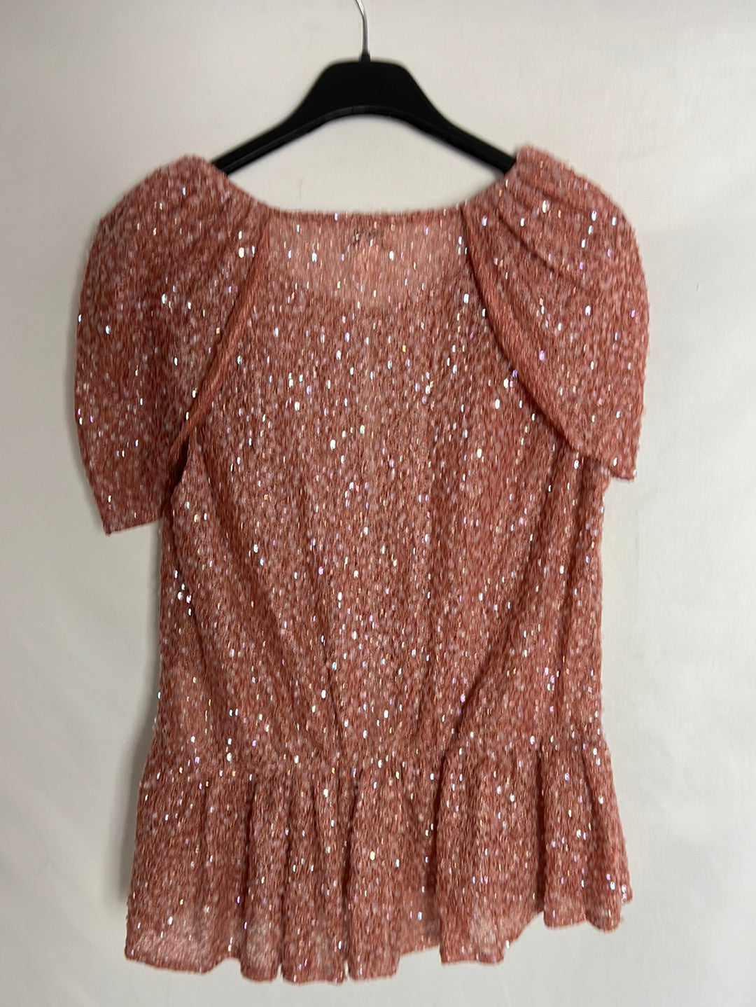 INTROPIA. Top lentejuelas rosa corchetes. T 38