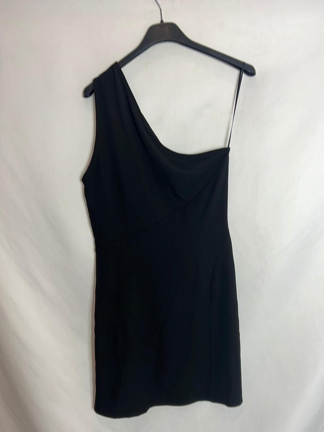 SFERA. Vestido corto negro asimétrico. T S