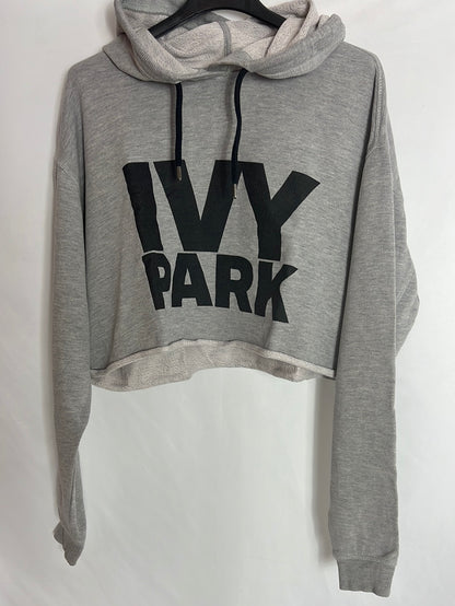 IVY PARK. Sudadera gris crop. T S
