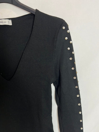ZARA. Body negro punto detalle tachuelas. T S