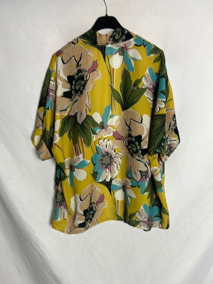 BETA. Kimono mostaza estampado flores. TU (M)