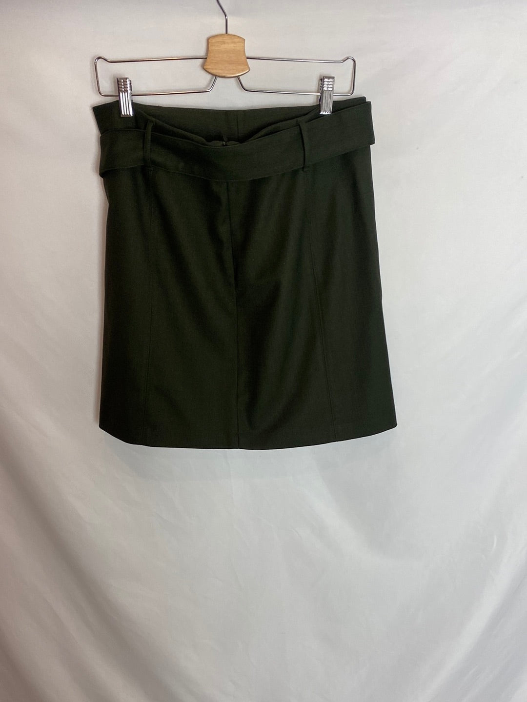 H&amp;M. Short skirt with belt. Size 44