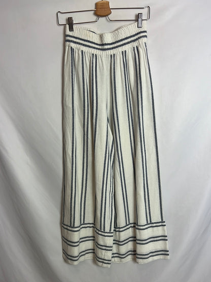 MANGO. Pantalón pata ancha textura rayas. T S