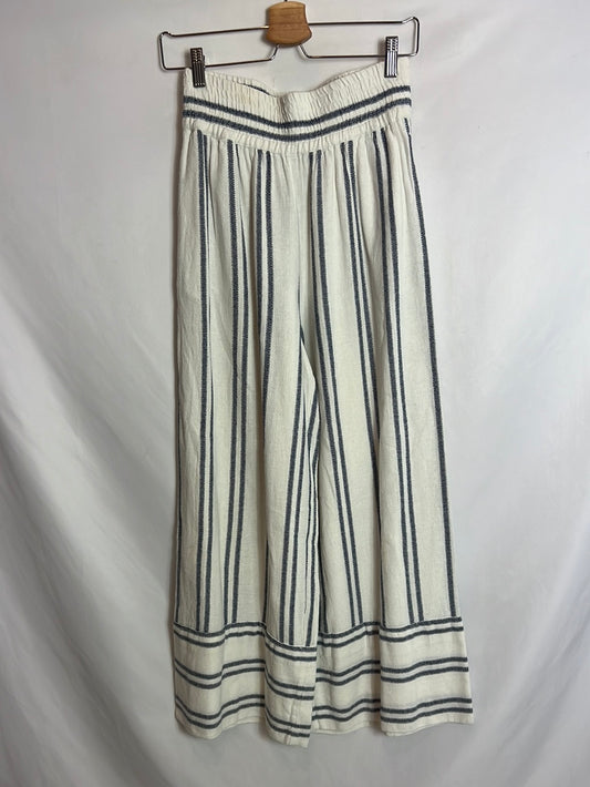 MANGO. Pantalón pata ancha textura rayas. T S