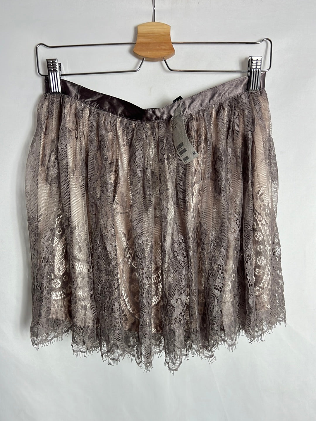 H&amp;M. Short grey lace skirt. Size 38
