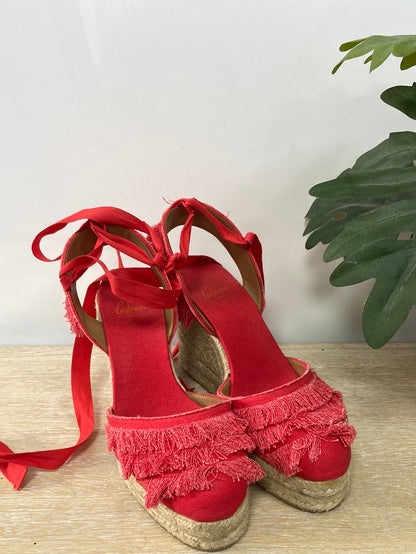 CASTAÑER. Cuñas rojas flecos T.37