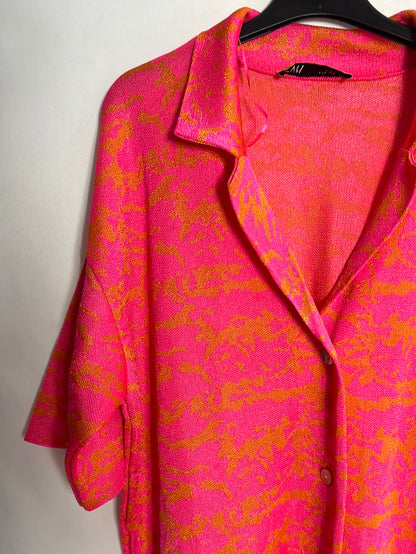 ZARA. Chaqueta manga corta colores fucsia. T S