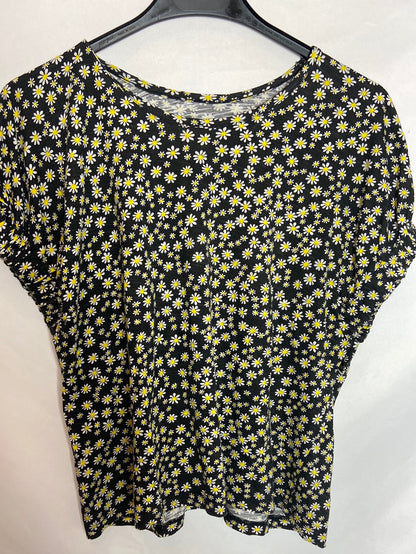 OTRAS. Camiseta negra flores TU (S)
