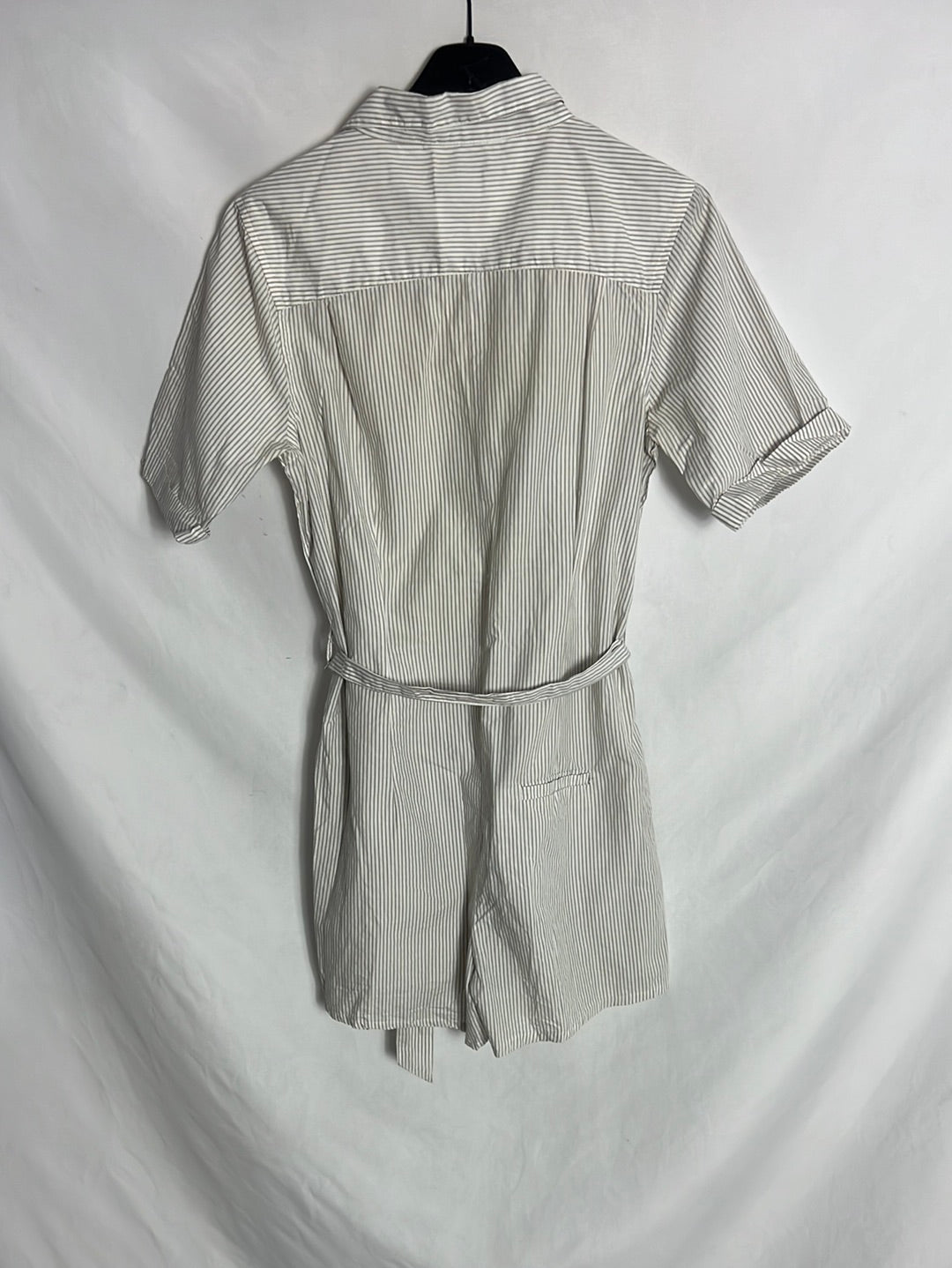 OYSHO. Mono corto blanco rayas grises. T S