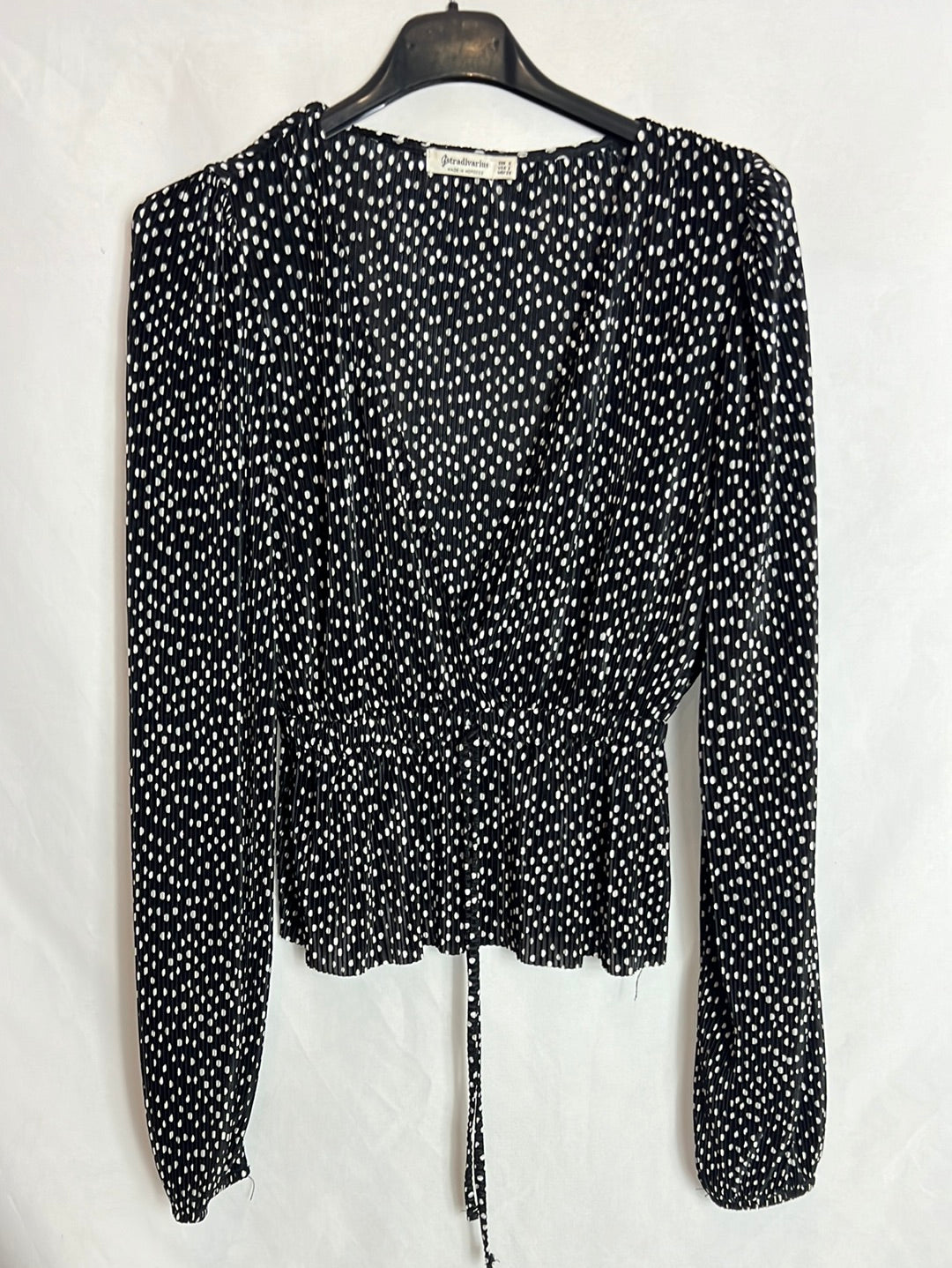STRADIVARIUS. Blusa cruzada puntos. T.s