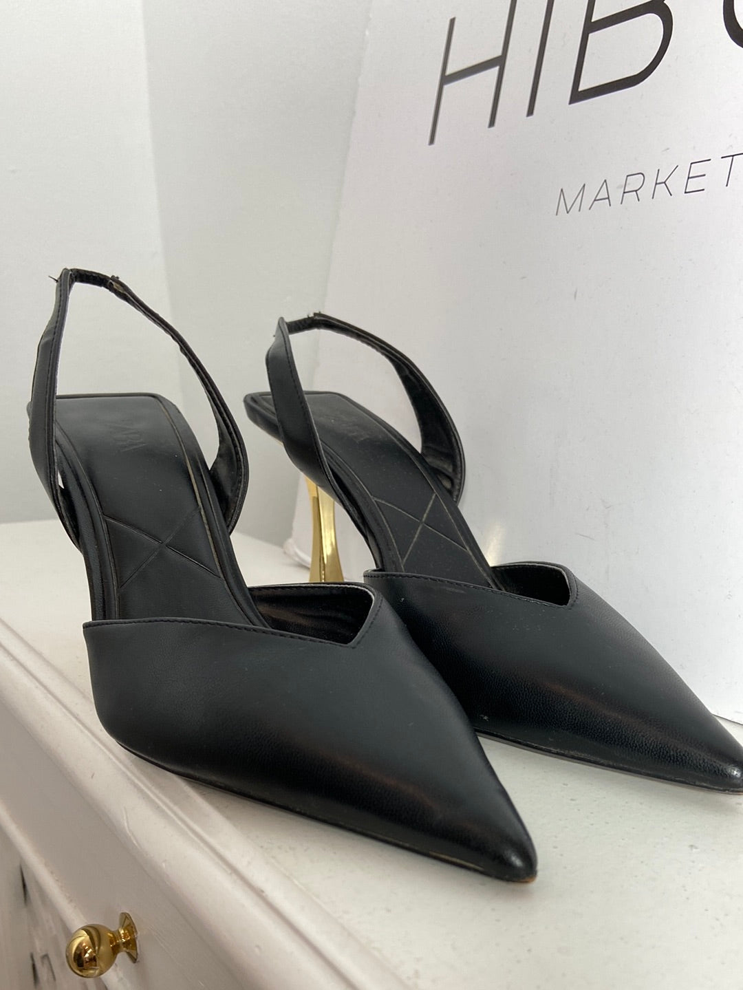 ZARA. Black pointed toe heels, size 38