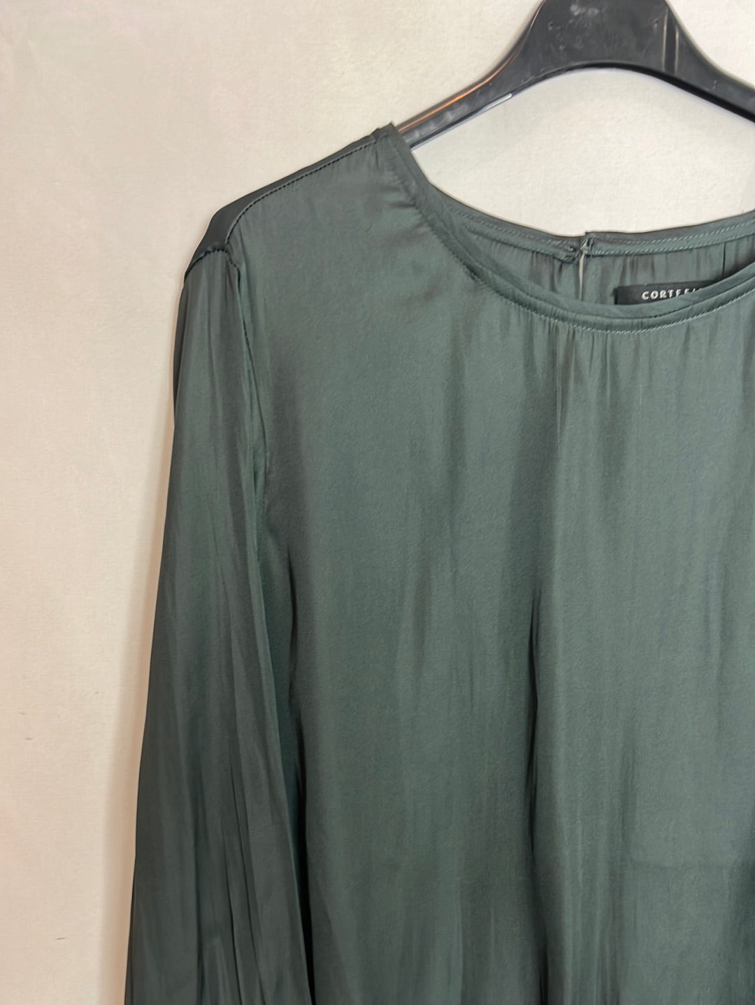 CORTEFIEL. Blusa satinada azul grisáceo. T XXL