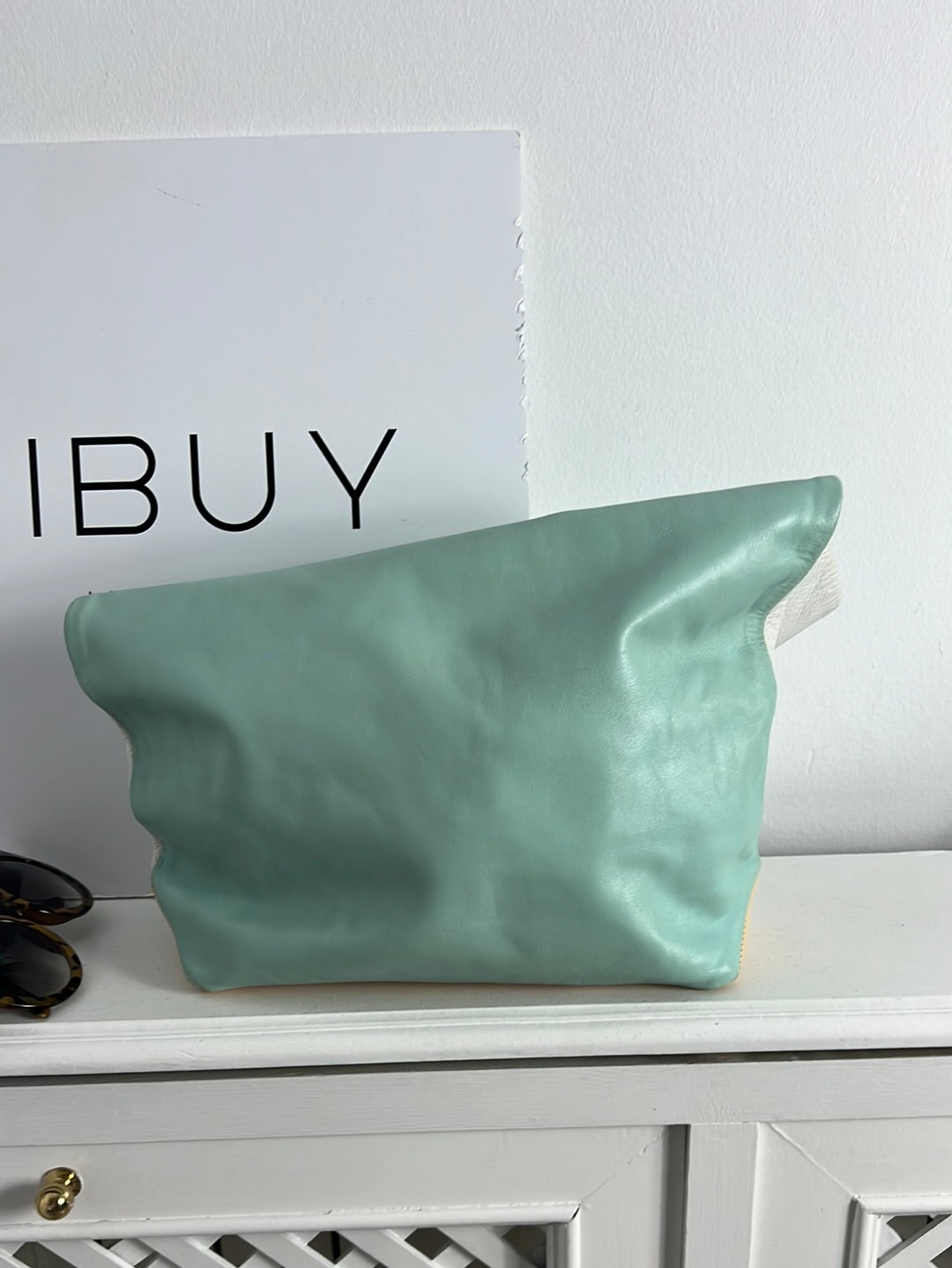 LEANDRA. Tricolor leather handbag