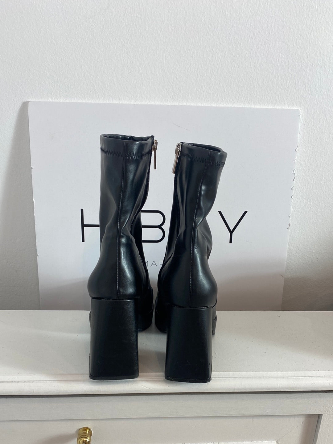 PULL & BEAR. Botines tacón maxi plataforma T.38