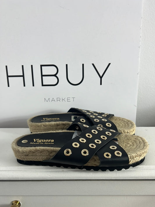 VIGUERA. Alpargata negra tachuelas .38