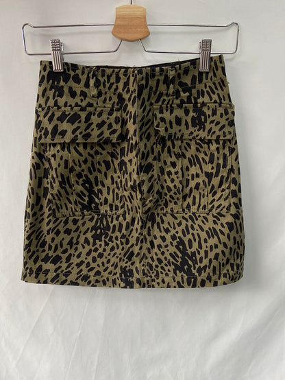 ZARA. Falda corta animal print T.XS